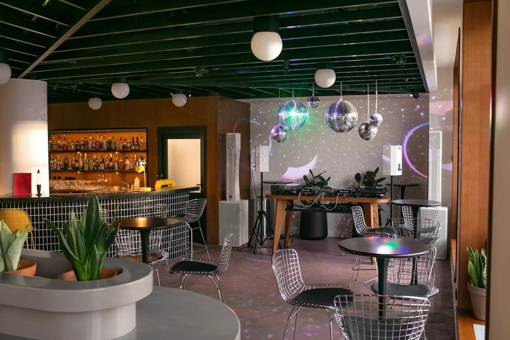 Long Play Bar